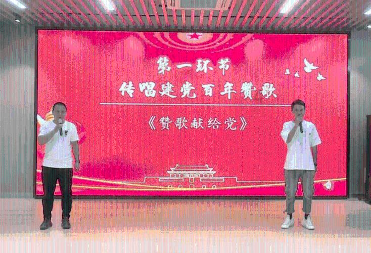 选两本书：《红楼梦》《三国演义》《骆驼祥子》《？